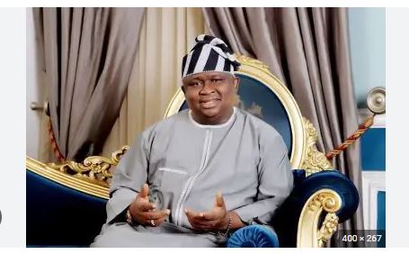 Senator Adeola Empowers 5,500 Traders in Ogun West